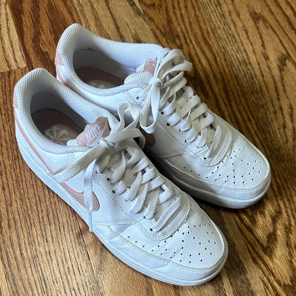 Nike Women's Dunks White and Soft Pink - Picture 1 of 5